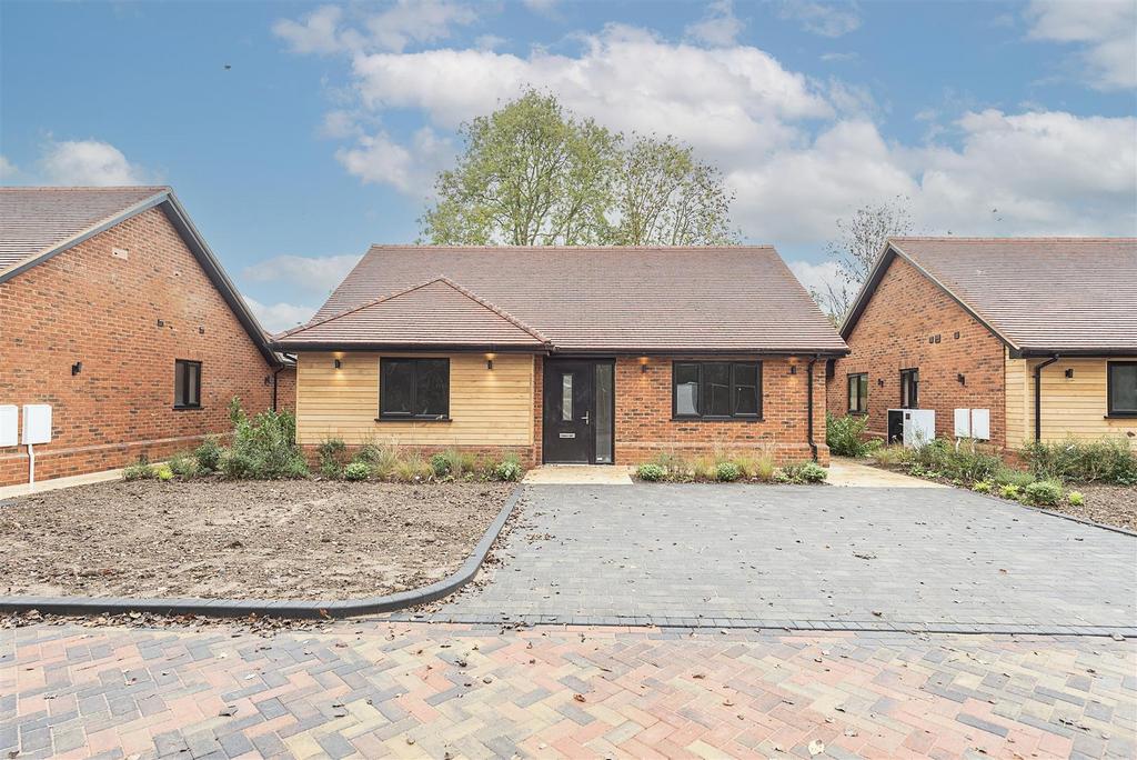 Hatching Green, Harpenden 3 bed detached bungalow for sale £1,345,000