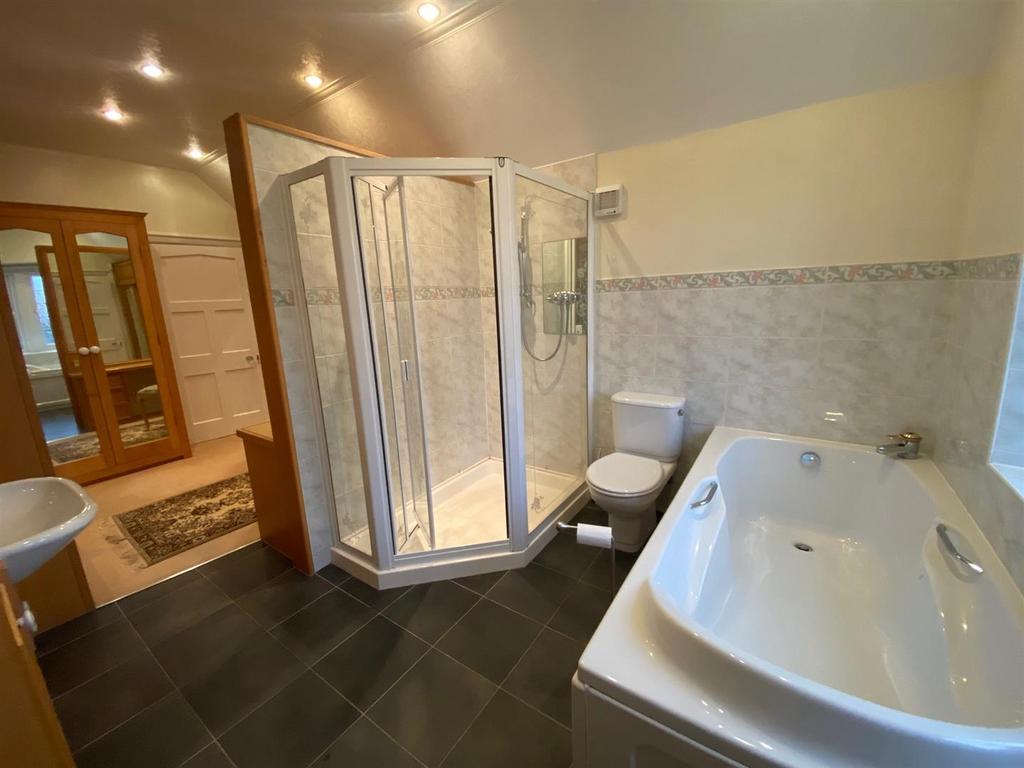 BATHROOM 3.jpg