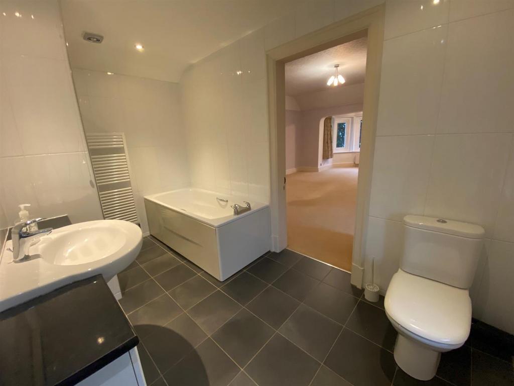 BATHROOM 1.jpg