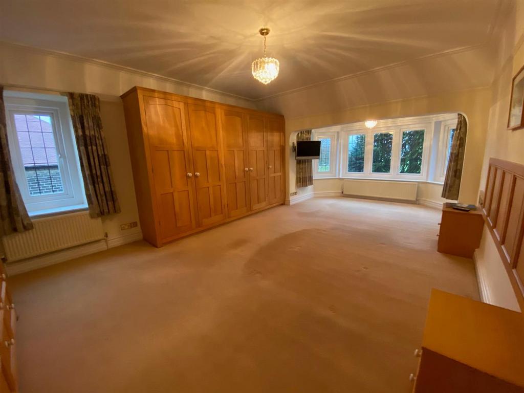 MASTER BEDROOM.jpg