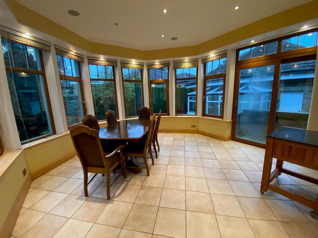 DINING AREA 1.jpg