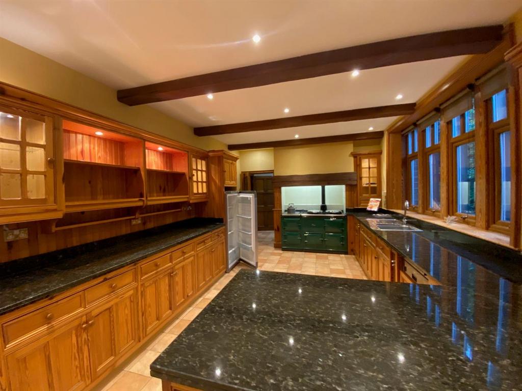 KITCHEN 2.jpg