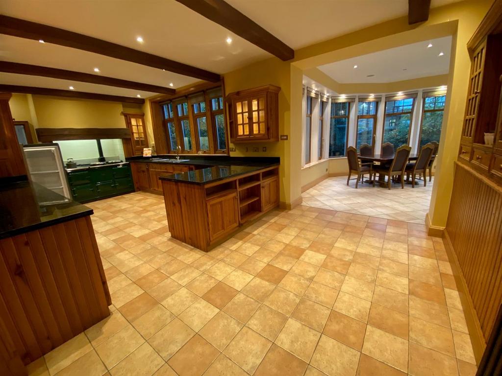 DINING AREA.jpg