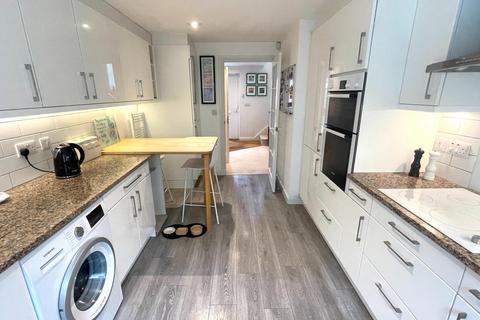 10 Clockhouse View, Street, BA16 0PH