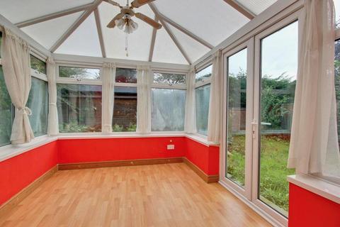 61 Oaklands Drive, Willerby, Hull, HU10 6BJ