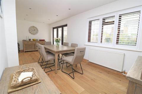 6 Wentworth Close, Hatfield Peverel, Chelmsford, CM3 2JS