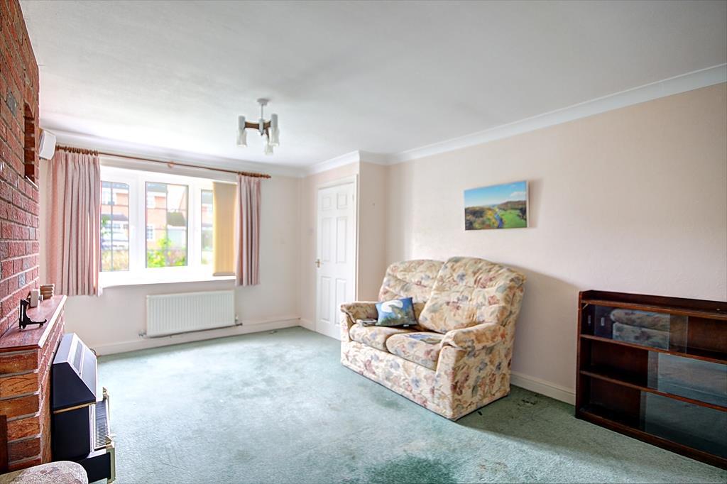 Hazel Avenue, Evesham 3 bed detached house for sale £270,000