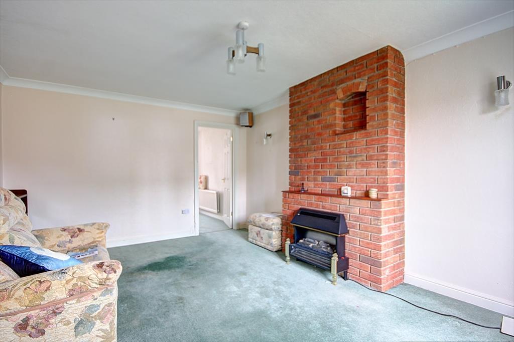 Hazel Avenue, Evesham 3 bed detached house for sale £270,000
