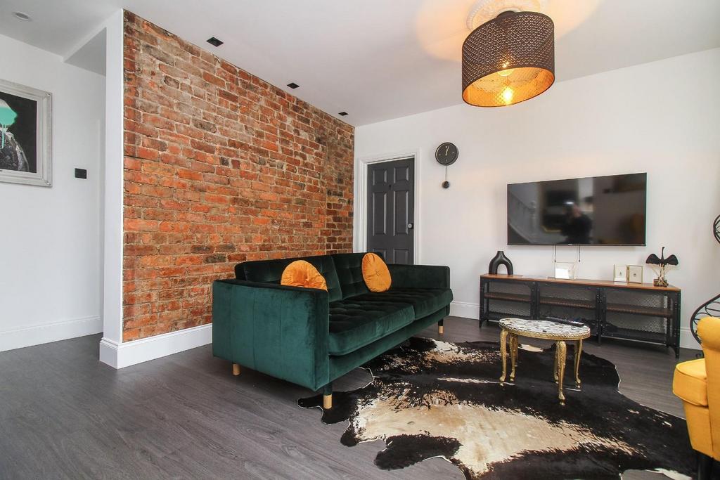 Richardson Street, Wallsend 6 bed semidetached house £310,000