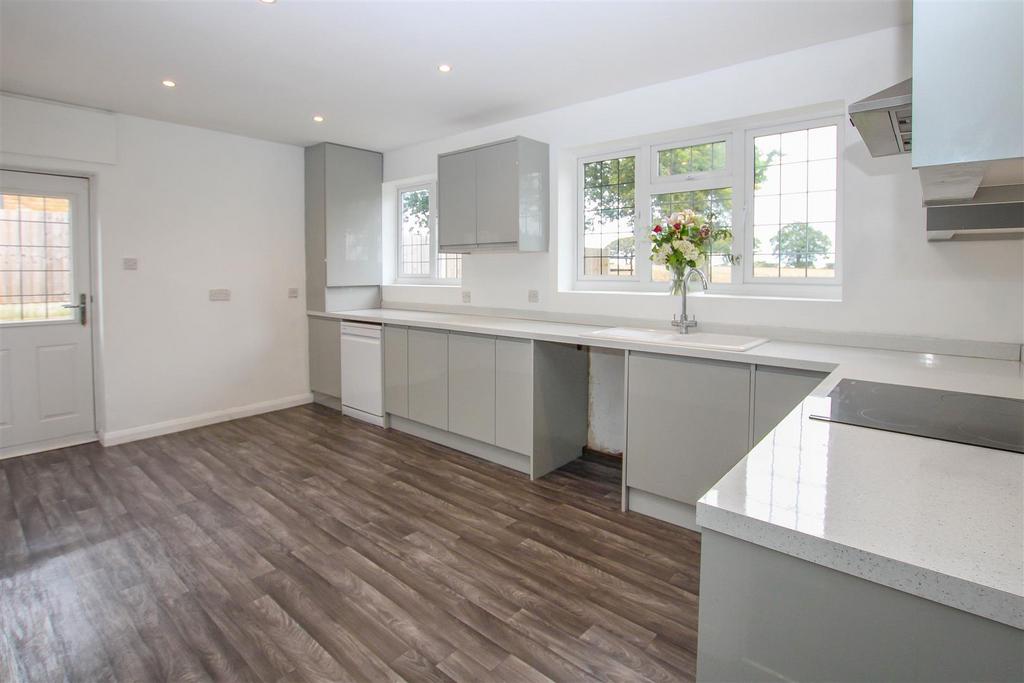 Little Warley Hall Lane, Little Warley, Brentwood 3 bed detached