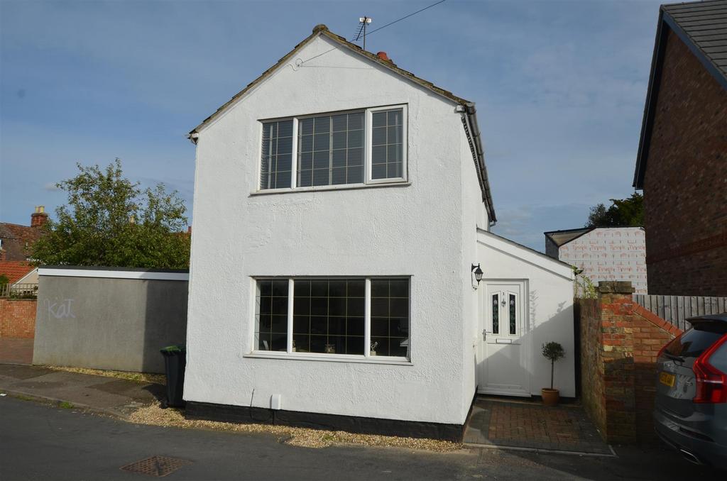 New Street, Shefford 3 bed detached house to rent £1,600 pcm (£369 pw)