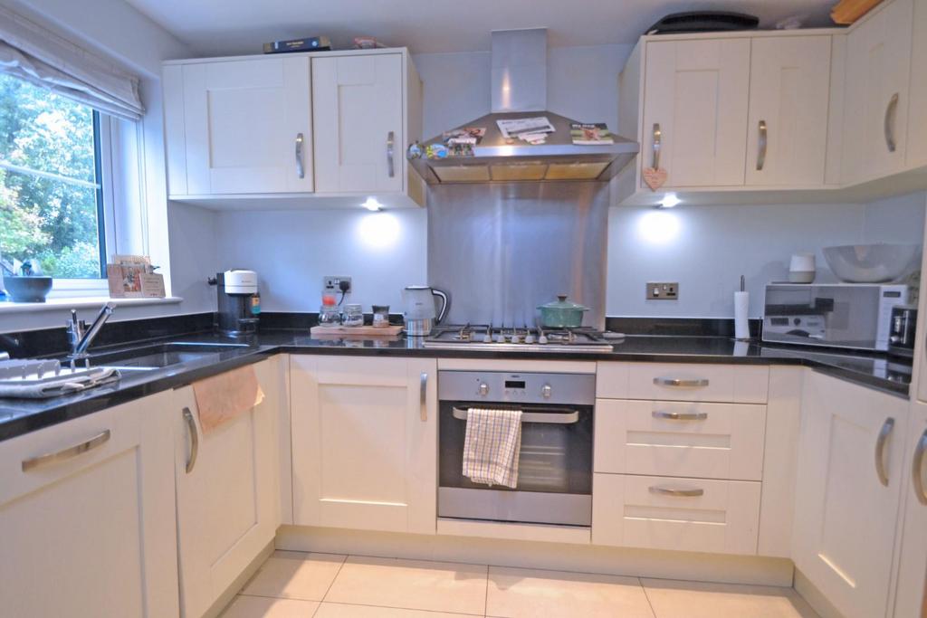 Kitchen b.jpg