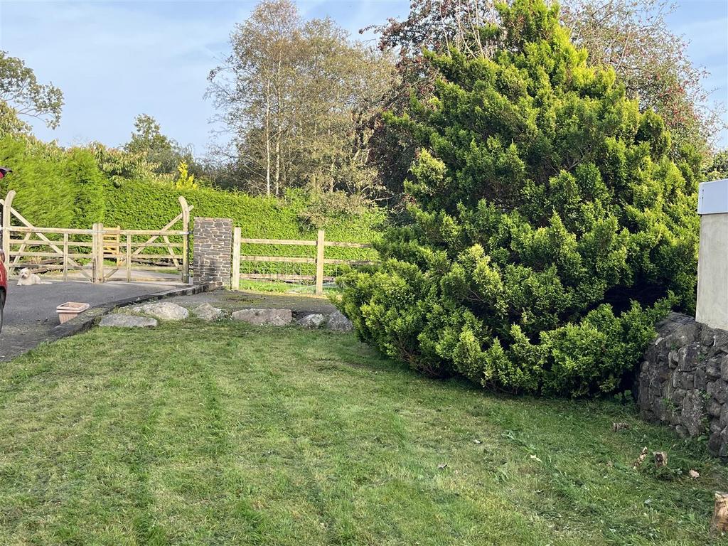 Llandeilo Road, Upper Brynamman... 4 bed detached bungalow £385,000