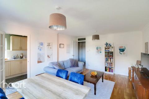 2 bedroom apartment for sale - Chase Court Gardens, London