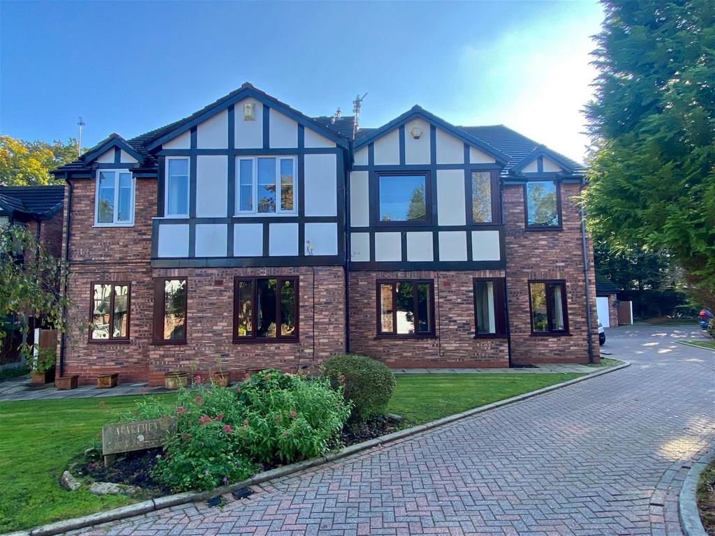 Brackenwood Drive, Cheadle, SK8 1JX 3 bed duplex to rent £1,650 pcm