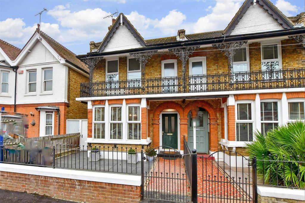 Swinburne Avenue, Broadstairs, Kent 4 bed semidetached house for sale