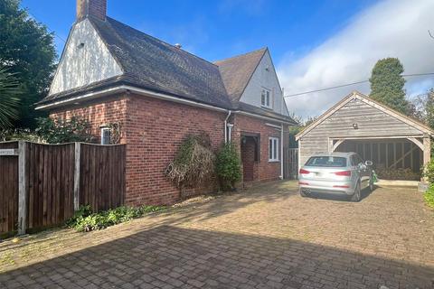 4 bedroom detached house for sale, Lymington Road, Milford on Sea, Lymington, Hampshire, SO41