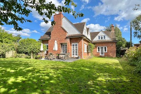 4 bedroom detached house for sale, Lymington Road, Milford on Sea, Lymington, Hampshire, SO41