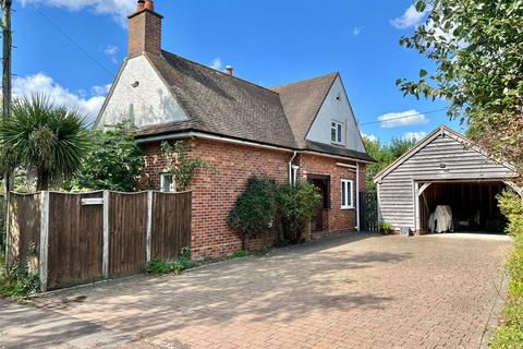 4 bedroom detached house for sale, Lymington Road, Milford on Sea, Lymington, Hampshire, SO41