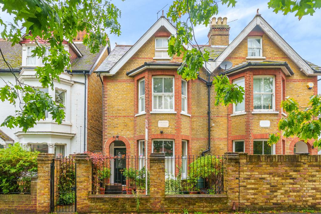 Monument Green, Weybridge, KT13 4 bed semidetached house for sale £
