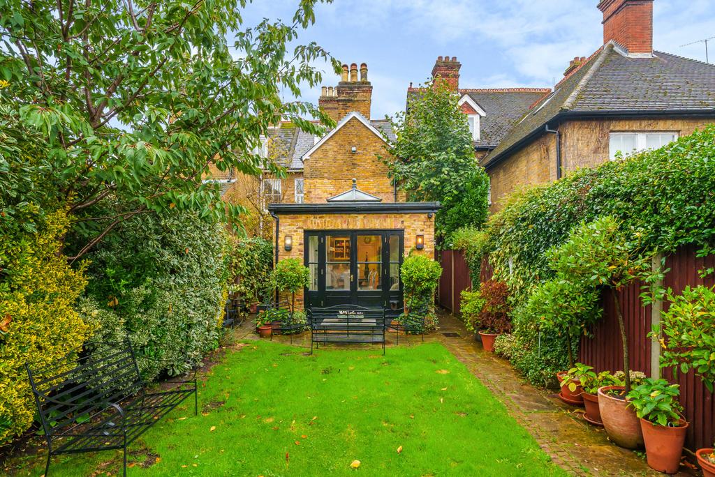 Monument Green, Weybridge, KT13 4 bed semidetached house for sale £