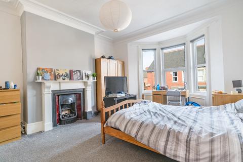 6 bedroom terraced house to rent, Buston Terrace, Newcastle Upon Tyne NE2