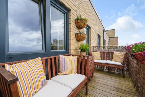 2 bedroom apartment for sale, at 34 Monmouth Court, Coopers Road, London SE1