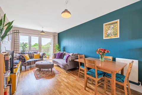 2 bedroom apartment for sale, at 34 Monmouth Court, Coopers Road, London SE1