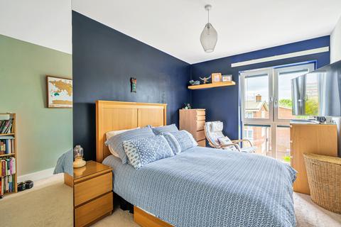 2 bedroom apartment for sale, at 34 Monmouth Court, Coopers Road, London SE1