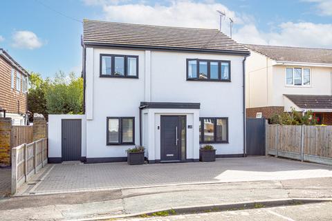 53 Alexandra Road, Rochford, SS4 3HB