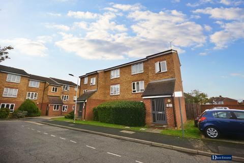 18 Frazer Close, Romford, RM1 2DF