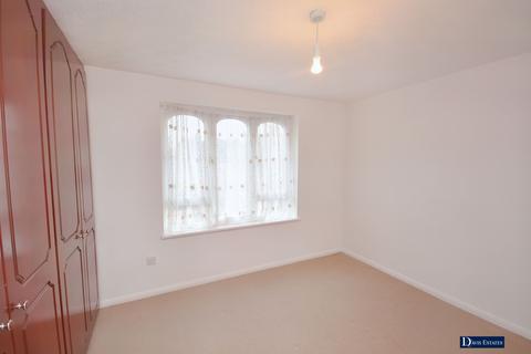 18 Frazer Close, Romford, RM1 2DF
