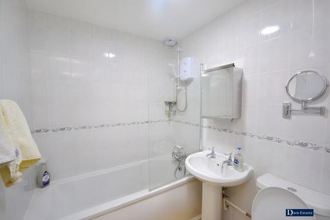 18 Frazer Close, Romford, RM1 2DF