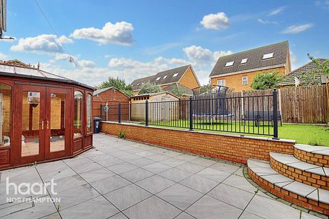 4 Aintree Drive, Rushden, NN10 0YS