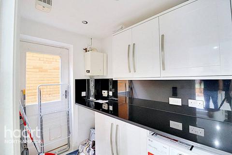 4 Aintree Drive, Rushden, NN10 0YS