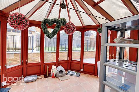 4 Aintree Drive, Rushden, NN10 0YS