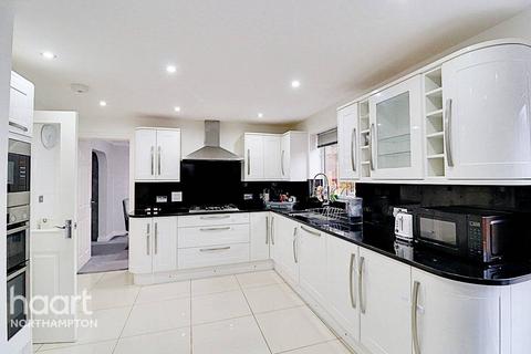 4 Aintree Drive, Rushden, NN10 0YS