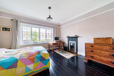 15 Birchwood Avenue, London, N10 3BE