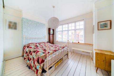 15 Birchwood Avenue, London, N10 3BE