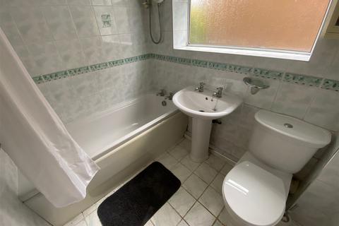 84 Esther Street, Oldham, OL4 3ER