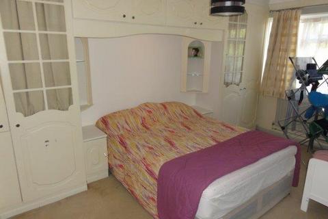 2 bedroom maisonette to rent, Guernsey Close, Hounslow TW5