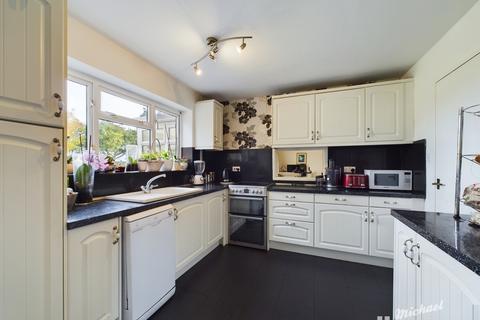 5 bedroom detached house for sale, Mayflower Close, Hartwell