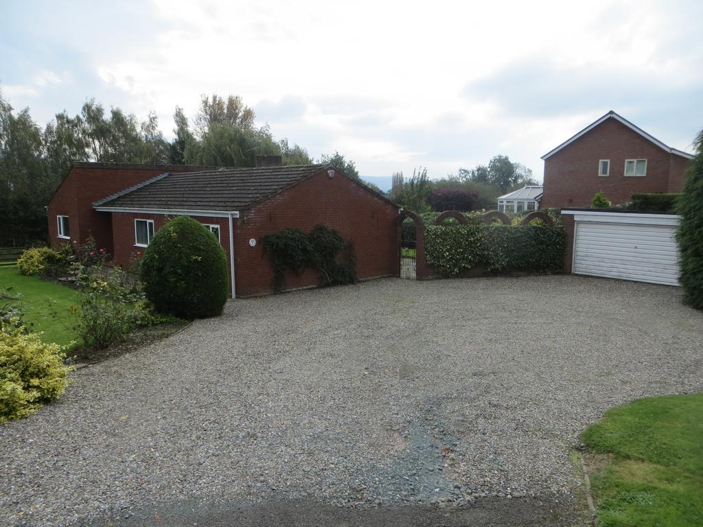 2 Breidden Avenue, Arddleen SY22 3 bed detached bungalow for sale £320,000