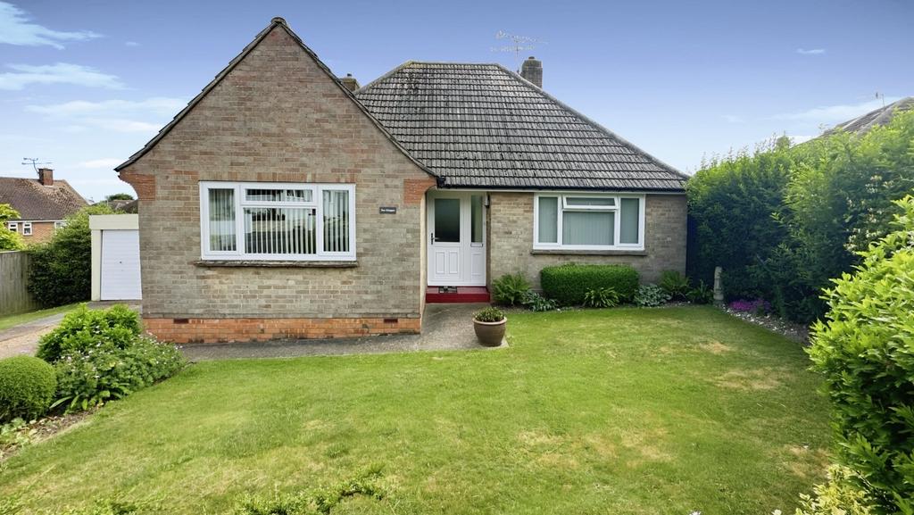 Howard Road, Sompting, Lancing, West... 2 bed bungalow for sale £400,000