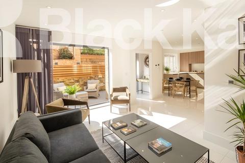 4 bedroom mews to rent - NW2