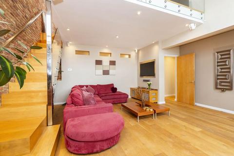 3 bedroom penthouse to rent, NW2
