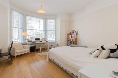 2 bedroom flat to rent, W3