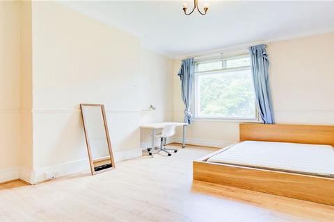 4 bedroom end of terrace house to rent, W12