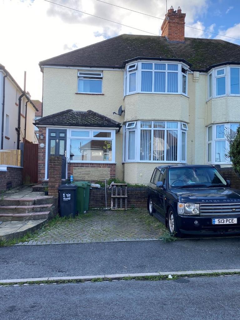 Crunden Road, Eastbourne 3 bed semidetached house to rent £1,700 pcm (£392 pw)