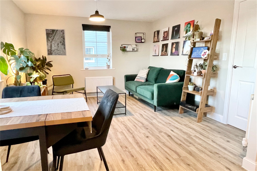 Dining/lounge